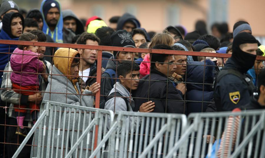 UNHCR: SRBIJA I MAKEDONIJA OGRANIČILE PROTOK MIGRANATA
