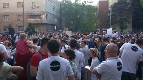 PROTEST OKO 1.500 GRAĐANA ISPRED RTV ZBOG SMENA