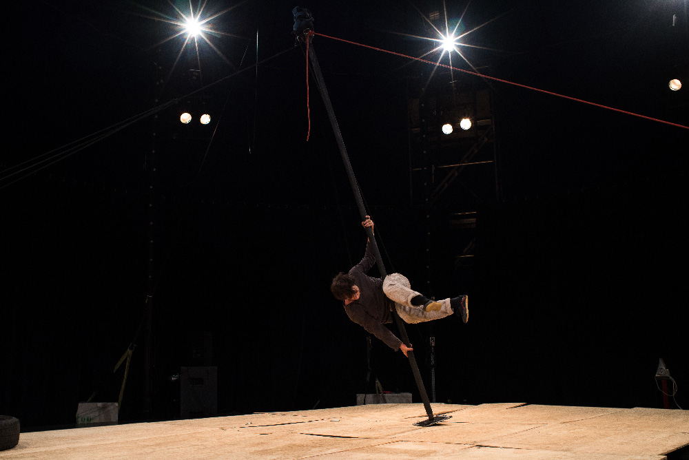 Savremeni cirkuski performans “Nestabilno” na Paliću u petak, 3. septembra