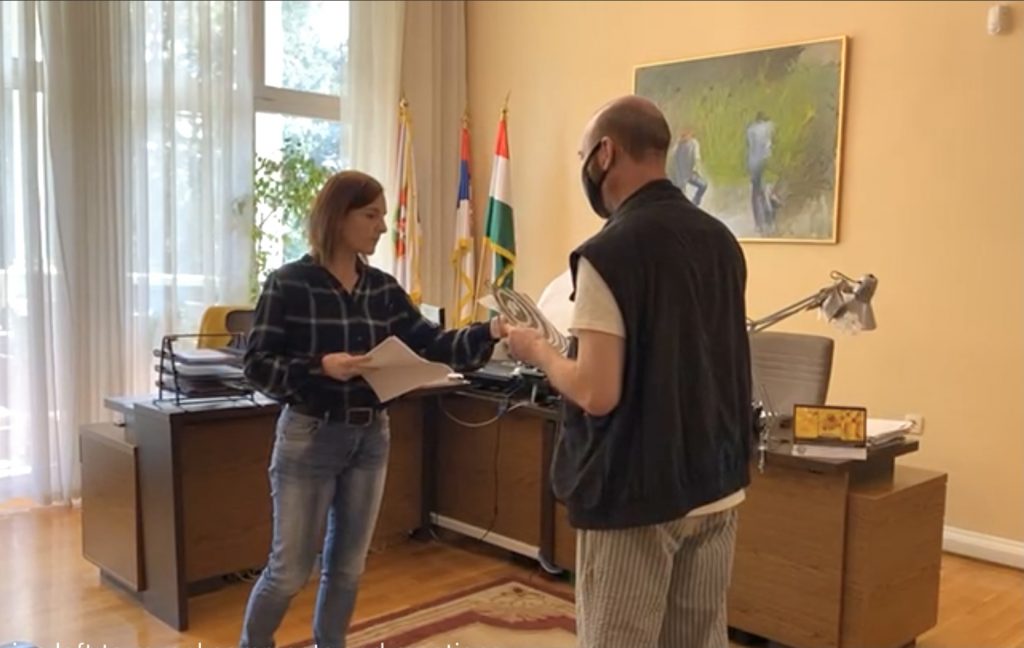 Mađarskom nacionalnom savetu predata peticija sa 1.300 potpisa podrške građana Salašarskom pozorištu